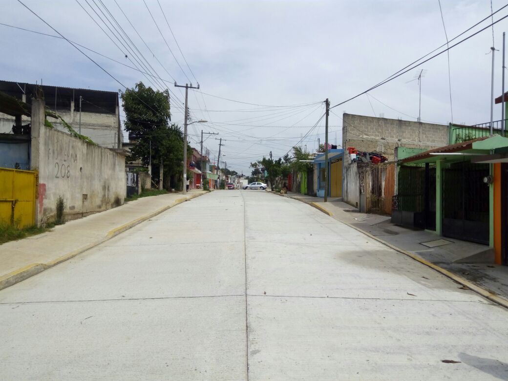 SUMINISTRO, COLOCACIÓN Y TENDIDO DE CONCRETO DE 18 CM DE ESPESOR CON RESISTENCIA A LA FLEXIÓN (MÓDULO DE RUPTURA MR) IGUAL A 38 KG/CM2 CON ACELERANTE A 7 DÍAS, REVENIMIENTO MÁXIMO DE 10 CM +/- 2.5 CM, COLOCADO CON REGLA VIBRATORIA CON UN ANCHO MÁXIMO DE PAVIMENTACIÓN DE 7.00 M.